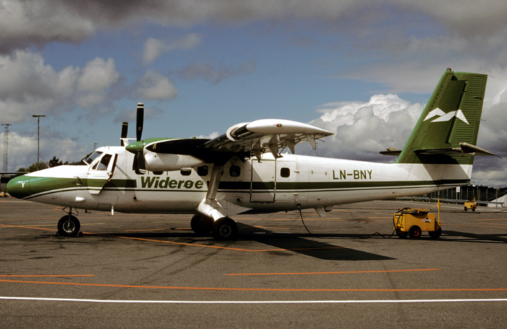 LN-BNY (Photo: Ruben Husberg 1989)